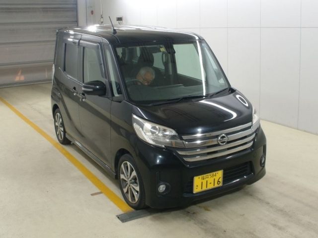 3023 Nissan Dayz roox B21A 2015 г. (NAA Nagoya)